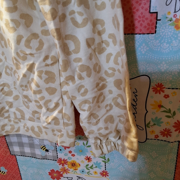 NWT CAT & JACK GIRLS PRINTED FRENCH TERRY PULLOVER SWEAT SHIRT - Picture 3 of 12